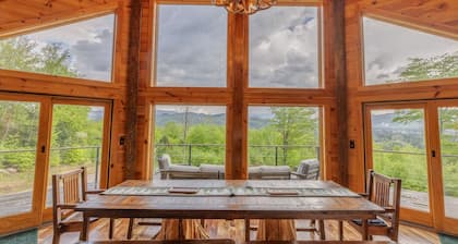 Mountaintop Cabin with Incredible View