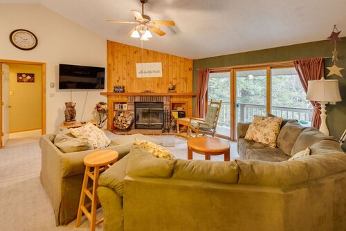 Riverfront Condo w/ Outdoor Pool