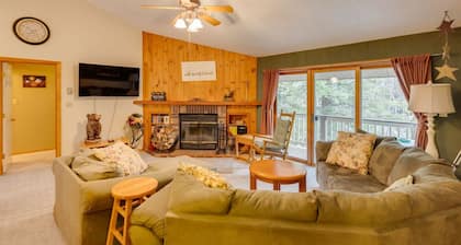Riverfront Condo w/ Outdoor Pool