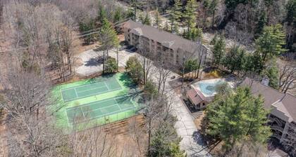 Riverfront Condo w/ Outdoor Pool