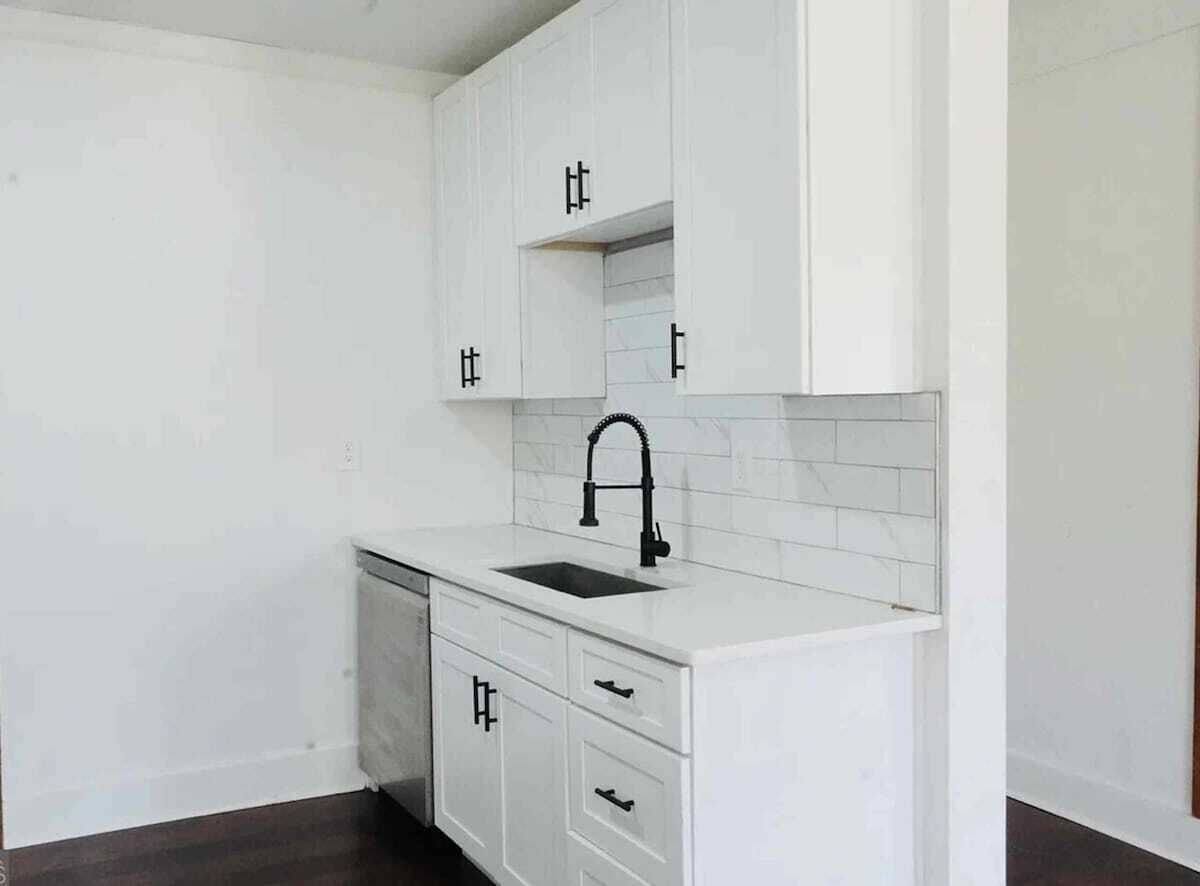 Coffee/tea maker, fridge, cookware/dishes/utensils