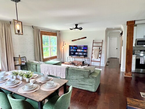  Historic General Store Loft  2,500 Sq Ft •Balcony •Game Room •Near Blue Ridge