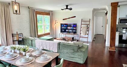 Historic General Store Loft 2,500 Sq Ft •Balcony •Game Room •Near Blue Ridge
