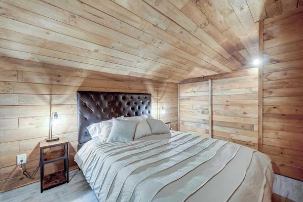 3 bedrooms, free WiFi - Luxe 2,500 Sq ft Historic Retreat-Near Blue Ridge (Epworth)