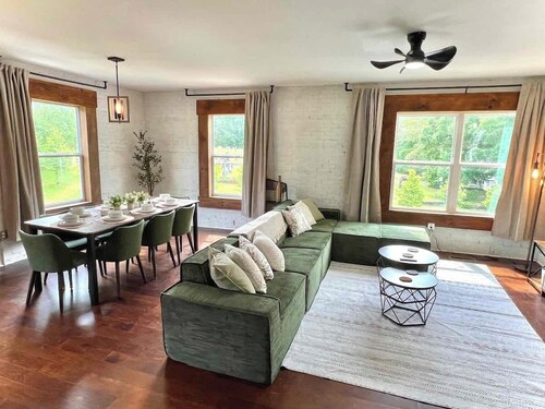Luxe 2,500 Sq ft Historic Retreat-Near Blue Ridge