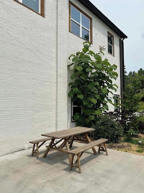Outdoor dining - Luxe 2,500 Sq ft Historic Retreat-Near Blue Ridge (Epworth)