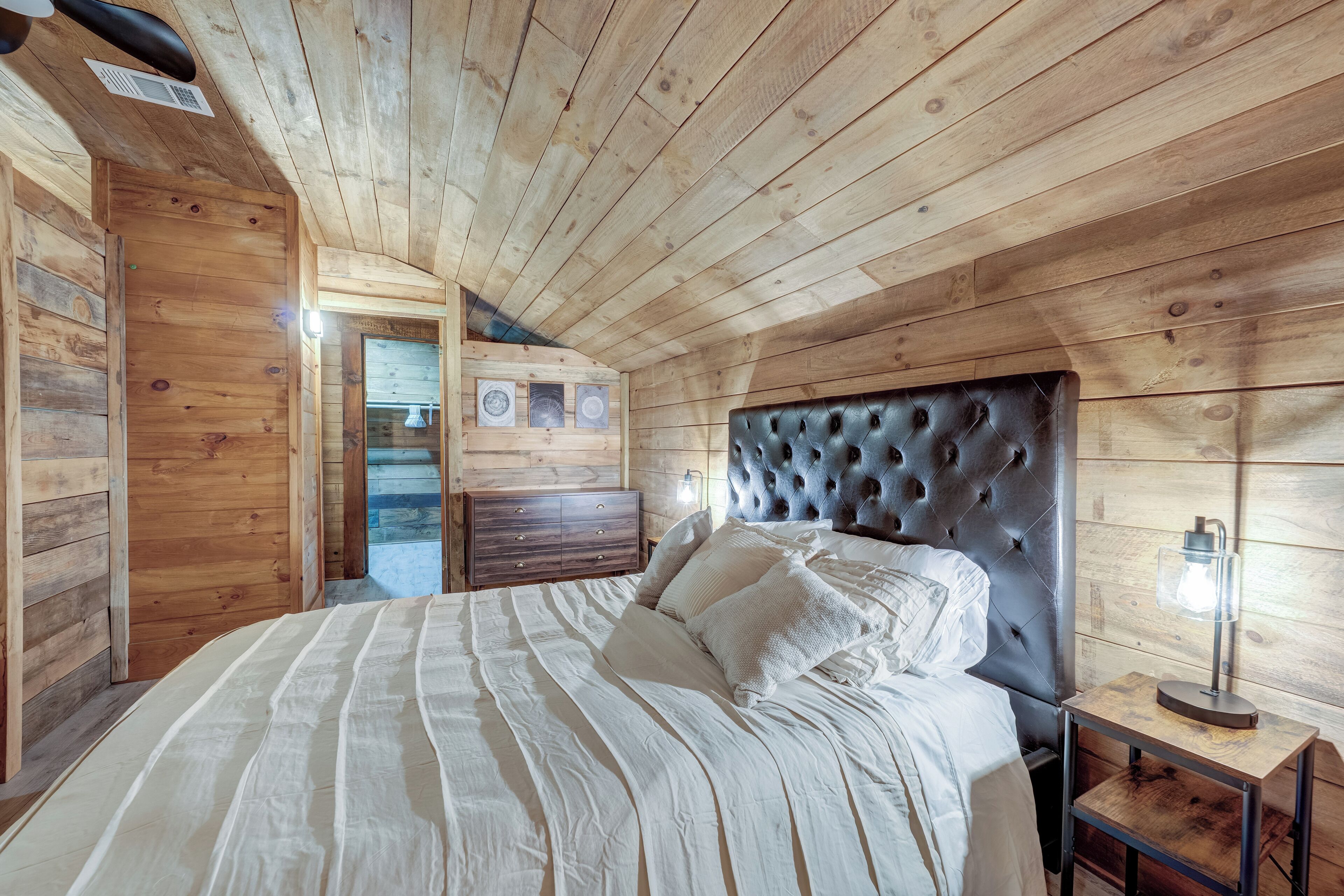 3 bedrooms, desk, free WiFi, bed sheets