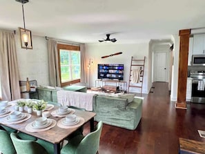 Dining - Luxe 2,500 Sq ft Historic Retreat-Near Blue Ridge (Epworth)