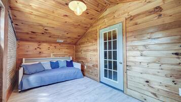 3 bedrooms, desk, free WiFi, bed sheets