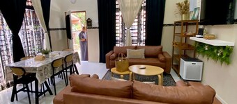 4-bedroom house with WiFi,Netflix & AC