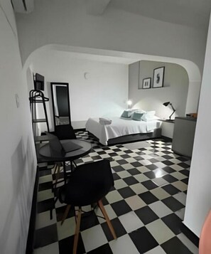 1 Schlafzimmer, Schreibtisch, WLAN