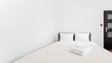 2 bedrooms, iron/ironing board, WiFi, bed sheets