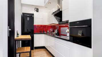 Kühlschrank, Ofen, Herdplatte, Geschirrspüler