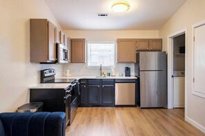 Mikroaaltouuni, uuni, liesi, astianpesukone