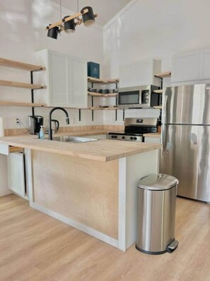 Cookware/dishes/utensils