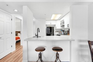 Mikrowelle, Ofen, Herdplatte, Geschirrspüler