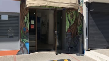 Fachada de la propiedad