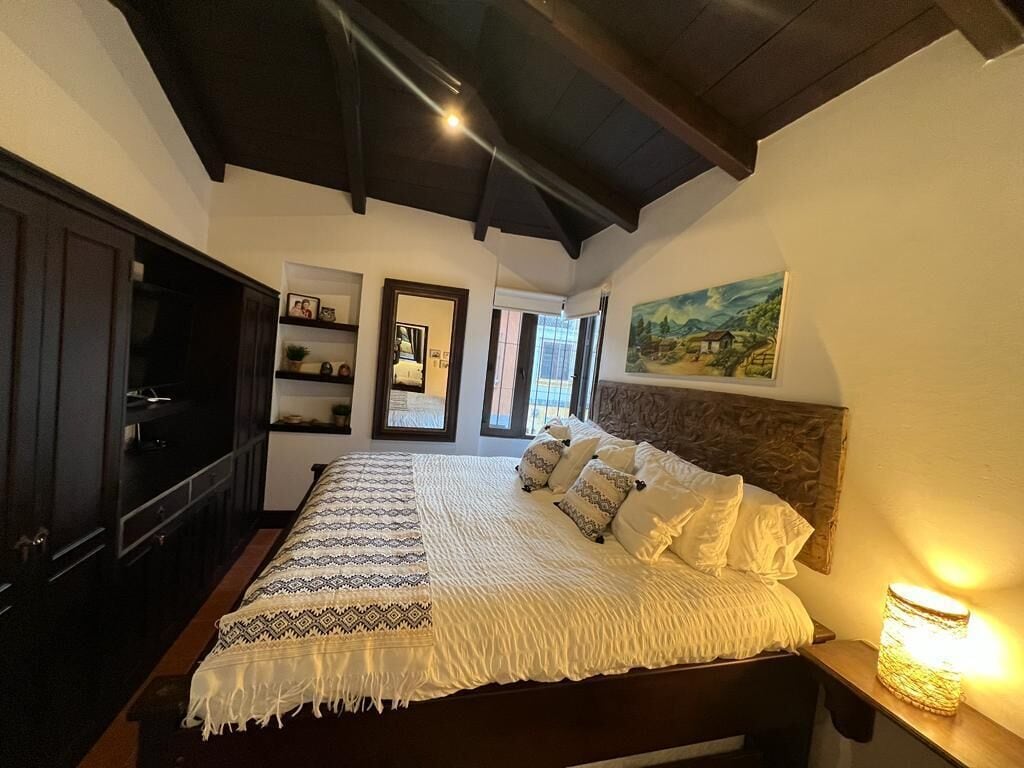 4 Schlafzimmer, Zimmersafe, Schreibtisch, Bügeleisen/Bügelbrett