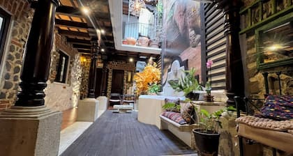 Casa Bella Vista Antigua guatemala/4 bed/4 blocks central park 10 P./AC,/Wiffi