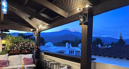 Stunning Casa Bella Vista Antigua/downtown /1 to 12 🙋/AC,/Wiff/lux rooftop Deck