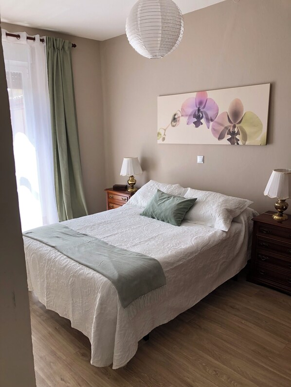 4 chambres, fer et planche à repasser, Wi-Fi, draps fournis