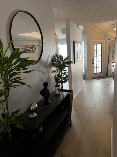 Charming 1-bedroom in fully furnished 4 bedroom rental house in Niceville.