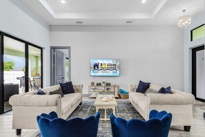 Smart TV, futbolito, mesa de ping pong