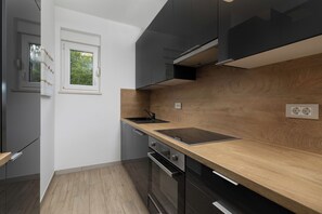Réfrigérateur, four, plaque de cuisson, lave-vaisselle