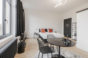 1 habitación, escritorio, wifi y ropa de cama 