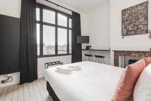 1 bedroom, desk, free WiFi, bed sheets