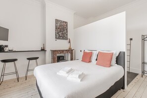 1 bedroom, desk, free WiFi, bed sheets