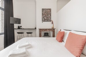 1 bedroom, desk, free WiFi, bed sheets