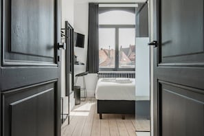 1 bedroom, desk, free WiFi, bed sheets