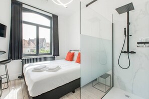 1 bedroom, desk, free WiFi, bed sheets