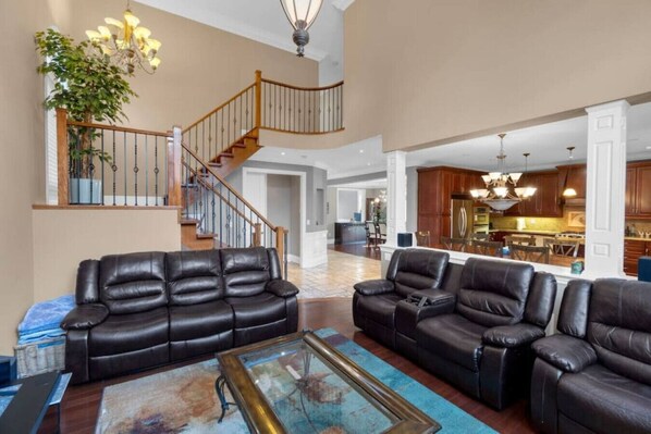 TV, peis, bordtennis og stereoanlegg