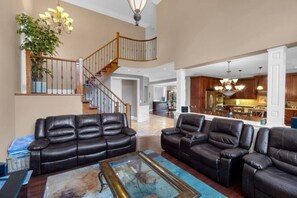 TV, fireplace, ping pong, stereo