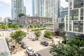 Exterior - Amazing 2BR Suite - Heart of Toronto - Free Parking (Toronto)