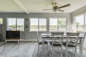 Dining - Lakeside Retreat on South Scott Lake – Pet Friendly | Sleeps 8 (Bangor)