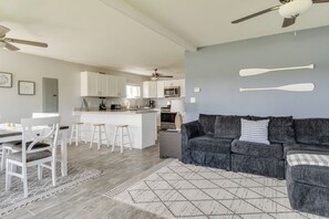 تلفزيون ذكي، مشغل دي في دي، مكتبة فيديو، ستيريو