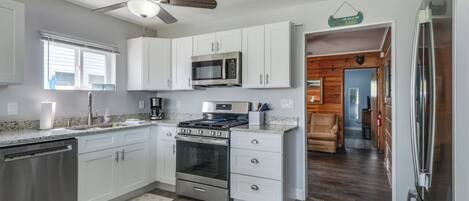 Frigorífic, microones, forn i placa de cuina