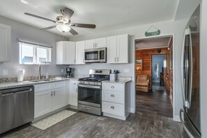 Fridge, microwave, oven, stovetop - Lakeside Retreat on South Scott Lake – Pet Friendly | Sleeps 8 (Bangor)