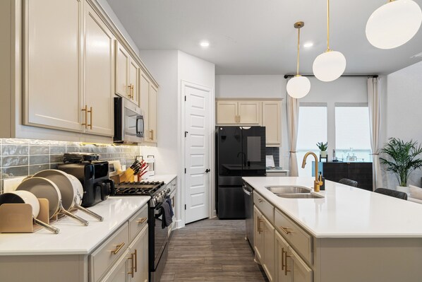 Mikrowelle, Ofen, Herdplatte, Geschirrspüler