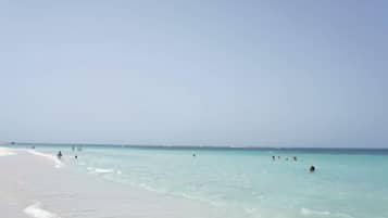 Solstolar och strandhanddukar