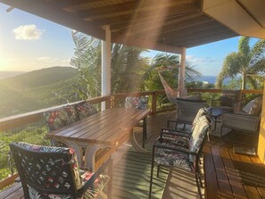 屋外ダイニングエリア