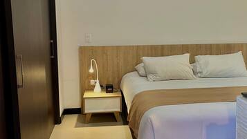 1 quarto, cofres nos quartos, escrivaninha