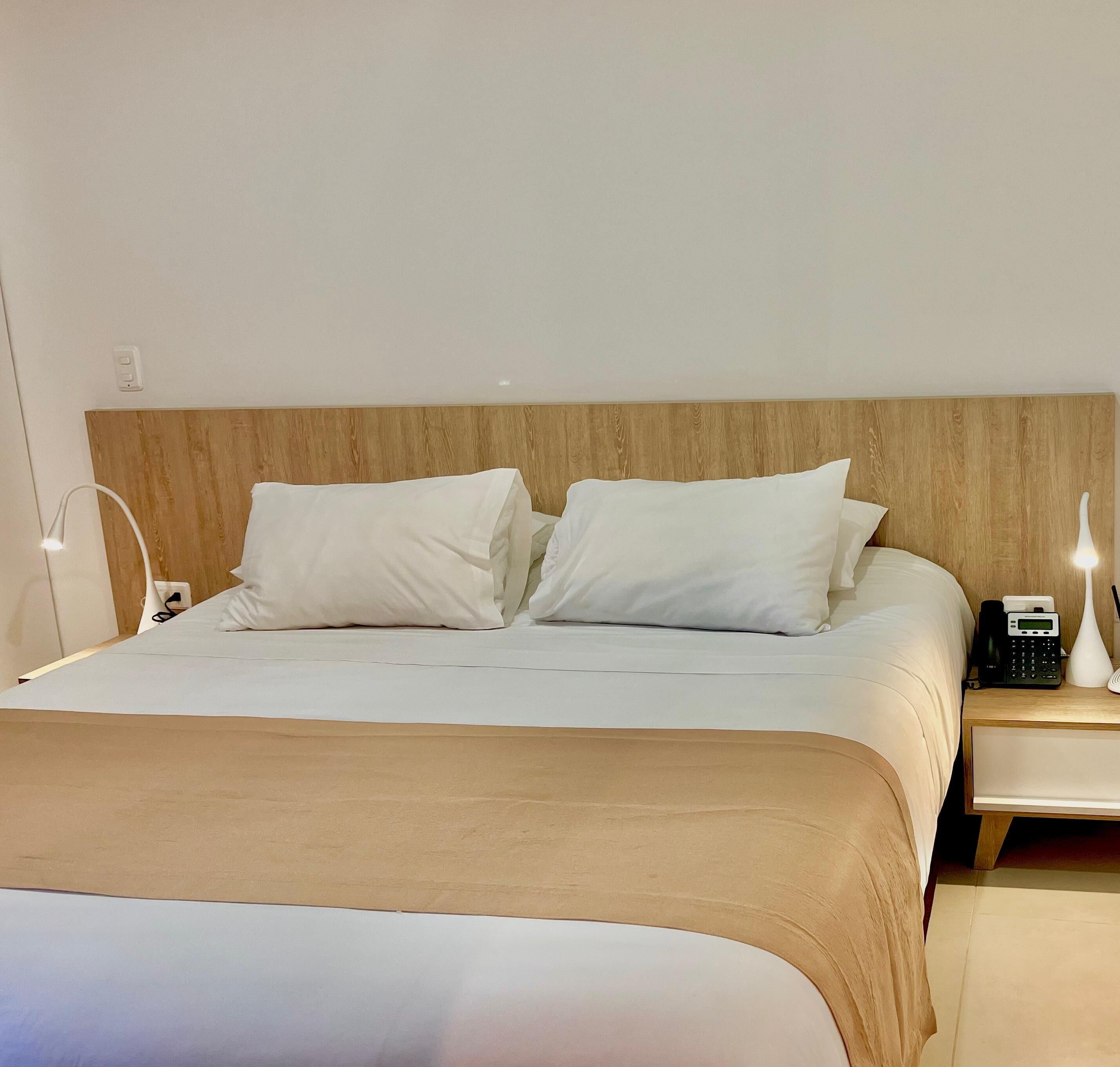 1 quarto, cofres nos quartos, escrivaninha