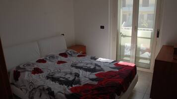 2 chambres, fer et planche Ă repasser, draps fournis