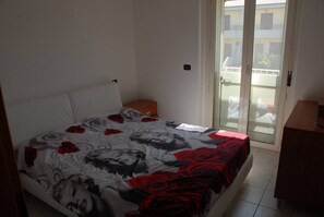 2 bedrooms, iron/ironing board, bed sheets