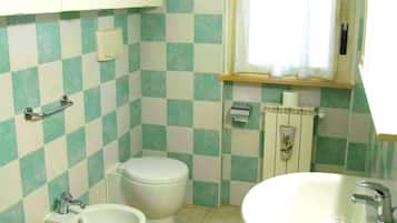 Bidet, serviettes fournies