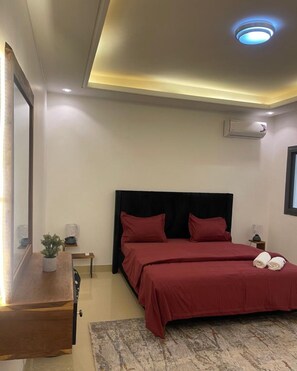 2 عدّة غرف نوم وواي فاي وملاءات أسرّة